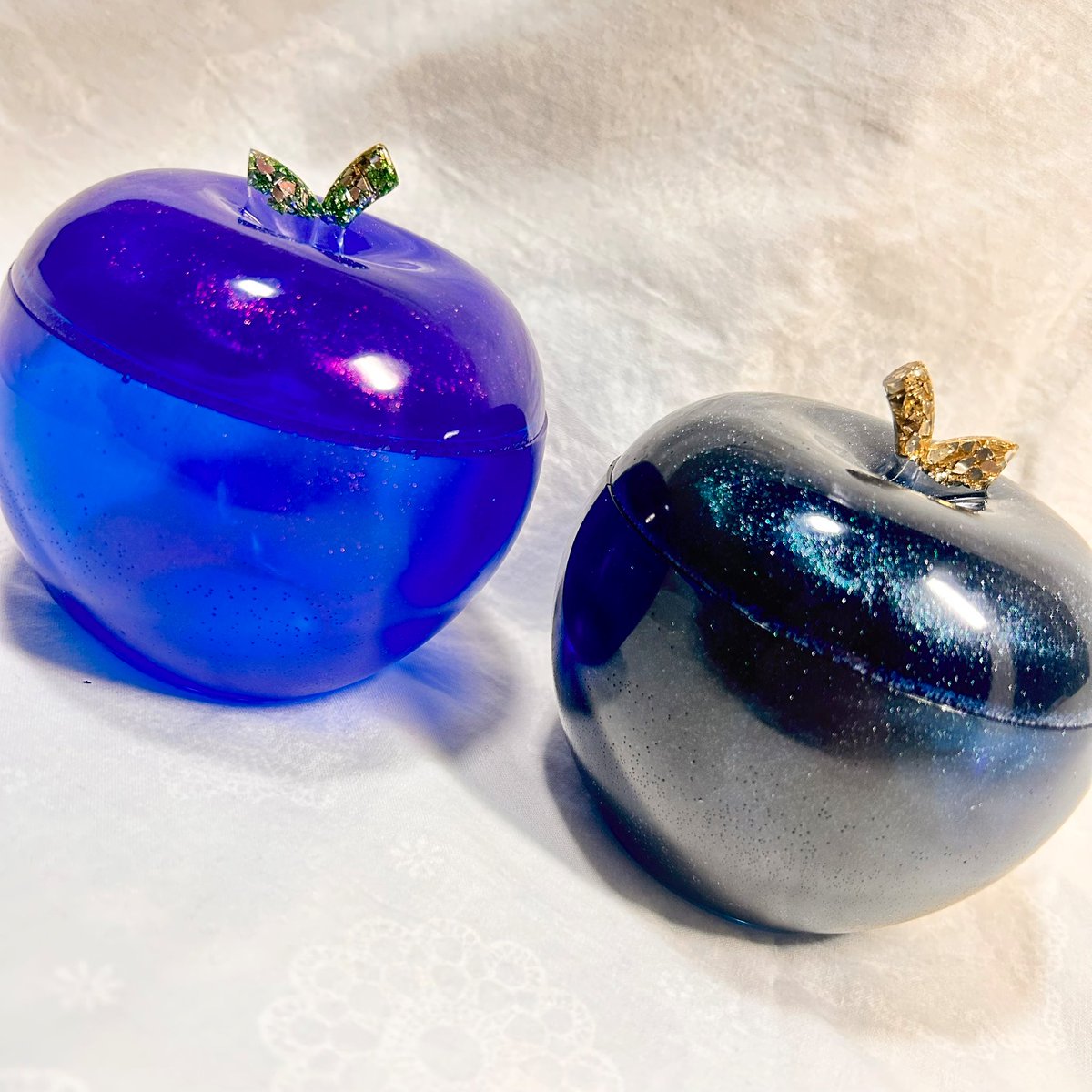 prism_2012's tweet photo. エポキシで作ったりんごの小物入れ🍎

こちらは3月の棒パンサミット&amp;パムフェスでお披露目しますのでぜひ遊びに来てくださいね😊

#青森 
#アスパム 
#棒パンサミット 
#パムフェス 
#レジン https://t.co/X8xtuB4hNs