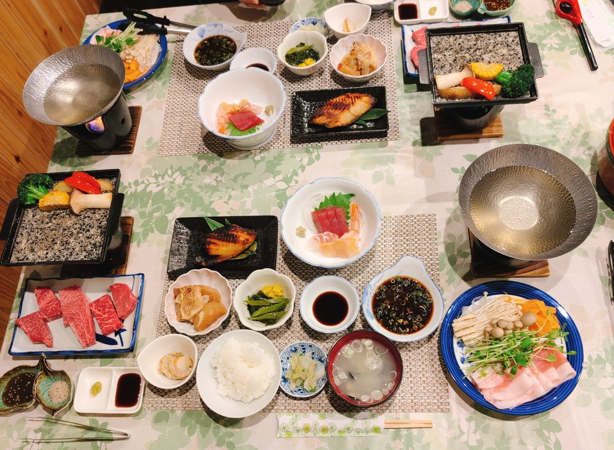 tamimayo's tweet photo. いわて牛A4ランクのステーキ🥩
1泊2食付１人11,000円なのみんな信じて🥹
わさび醤油、美味しいタレ、塩コショウで味変もバッチリ！
白金豚のしゃぶしゃぶもついてる豪華プラン🐷
炊き立ての銀河のしずくが進む🍚
#花巻市 #台温泉 #そめや旅館
#いわて牛 #A4ランク #岩手牛ステーキ
#白金豚 https://t.co/2ixEX9ltz1