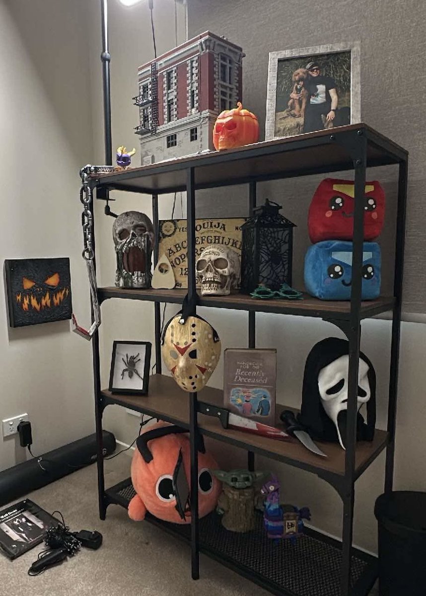 SlasherBoyVR's tweet image. Getting closer to being set up for stream!
Happy with my new background 🤟🏻