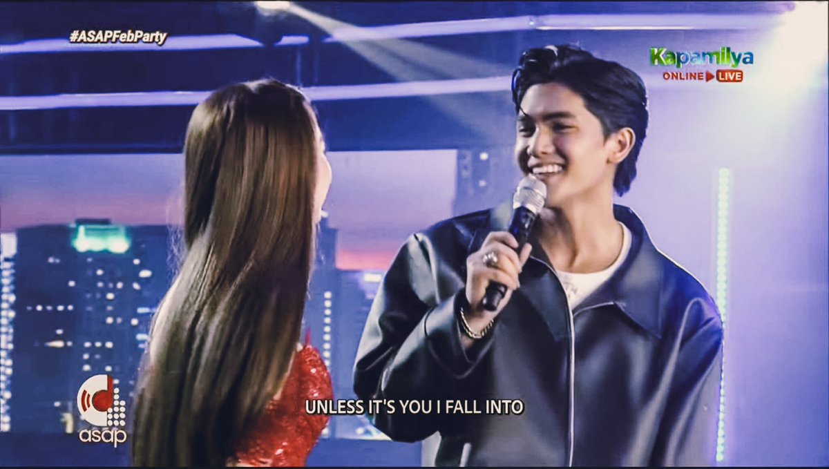 heavenaveyy's tweet photo. no script was needed for these two. just let them stand together, side by side and the emotions will flow. it’s evident from the smiles and their eyes

JARFYANG ON STAGE https://t.co/PNTCWF4cvR