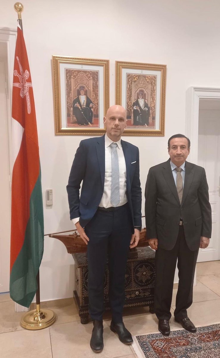 استقبل سعادة يوسف بن أحمد الجابري سفير سلطنة عُمان لدى جمهورية النمسا، الدكتور رومن لورف المدير الشريك في شركة LL-resources النمساوية، حيث تم بحث استثمار الشركة في مجال التعدين في #سلطنة_عُمان، وإمكانية تأهيل عُمانيين في مجال التعدين في #النمسا.