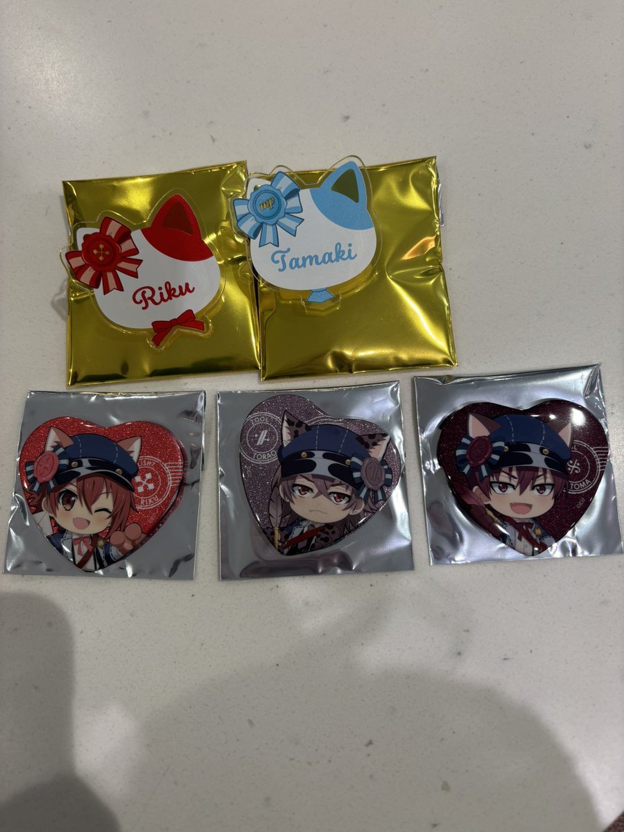 faivthousand's tweet photo. アイドリッシュセブン アイナナ 
ナンジャタウン 交換

【譲】
画像のもの

【求】
・ビジュアルカード
逢坂壮五  
・クリアカード
逢坂壮五  棗巳波
・ネームバッジ
千  悠
・ハート缶バッジ
棗巳波  千

郵送での交換希望です
検索からでもお気軽にお声掛けください。よろしくお願いします https://t.co/m1B4uJBB5A