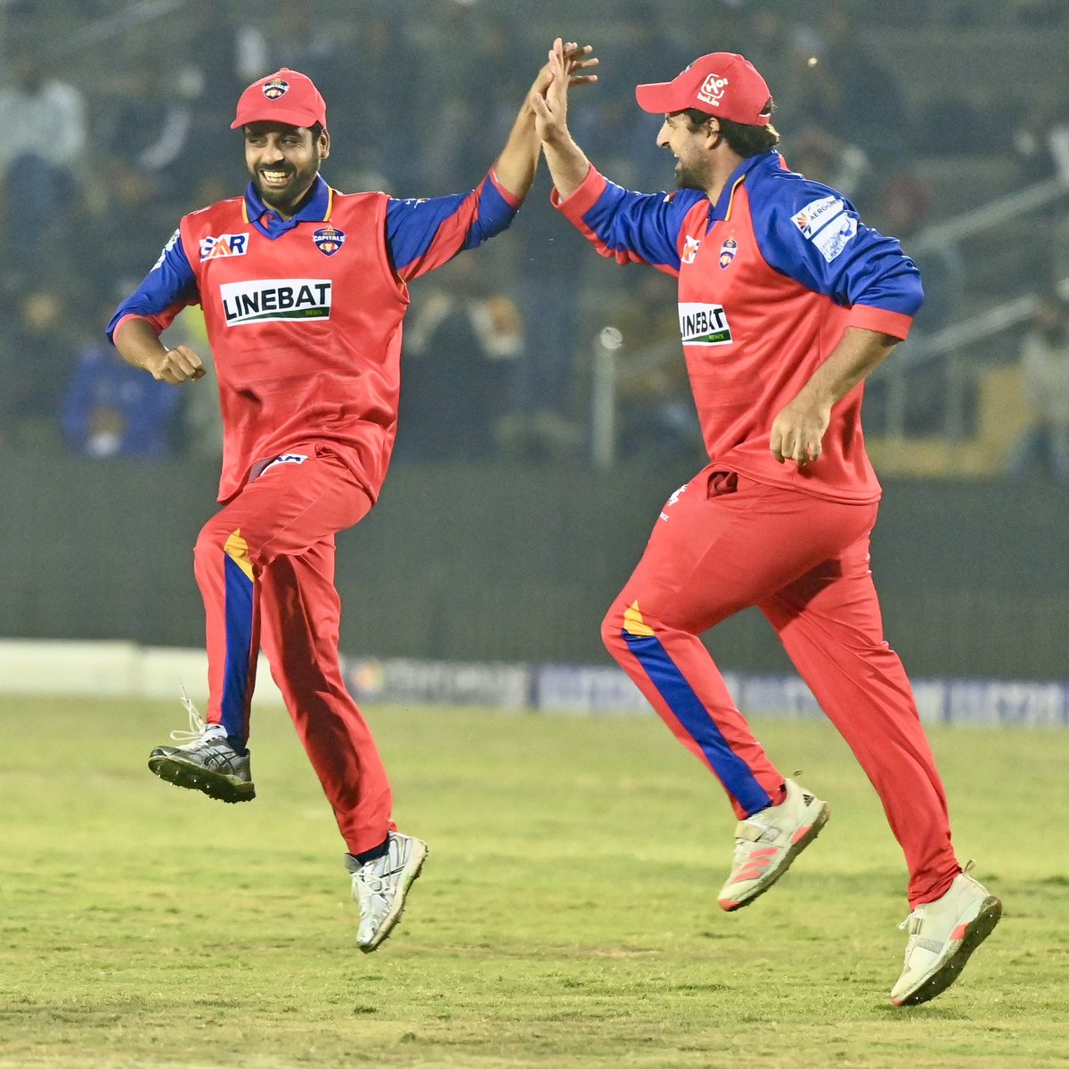 Nothing describes our weekend mood better than this 😁

#RukengeNahi #LegendsAssemble