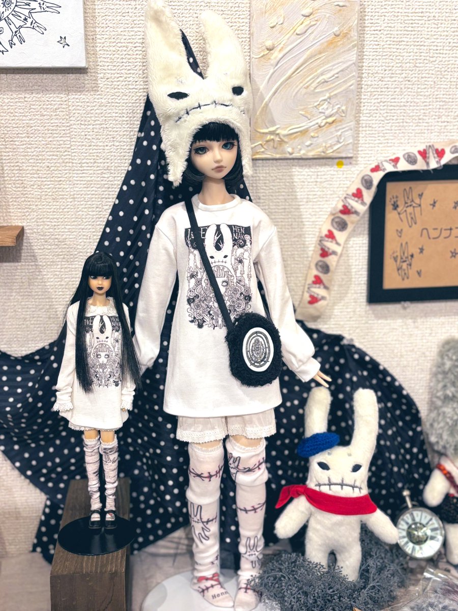 『櫁蜂Solo Exhibition 2025 -櫁蜂Heaven-』

kikiさんのヘンナココラボニーハイ、完売していた1/6サイズが追加されました。1/3サイズも残り少なくなっております。
そして人間用と同じデザインのとっても可愛い1/3サイズのポシェットも新発売です！
#樒蜂展 #ヘンナコ