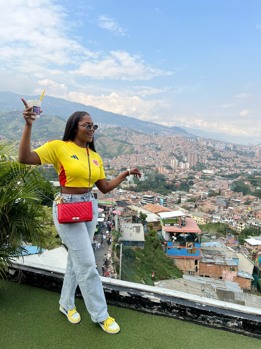 Faith_GordonC's tweet photo. Que CHIMBA!! la fucking vida🤩 https://t.co/hfxBioJECR