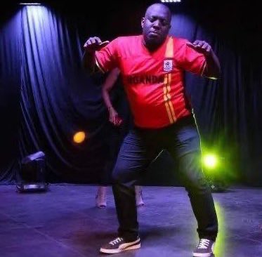 Manchester United plays football today and the whole world is happy 😊