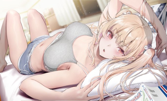 兄のベッドを占領しなぜか部屋から出ていこうとしないギャル妹。 