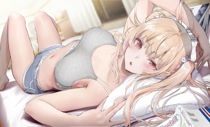 兄のベッドを占領しなぜか部屋から出ていこうとしないギャル妹。 