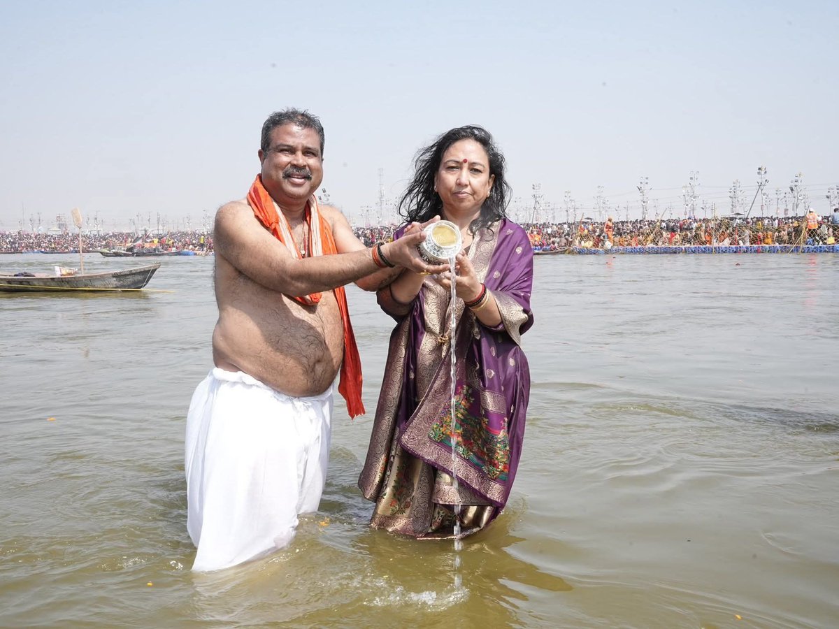 EtharaDP's tweet photo. हर हर गंगे 🙏🙏 https://t.co/6iOBs2BVYR