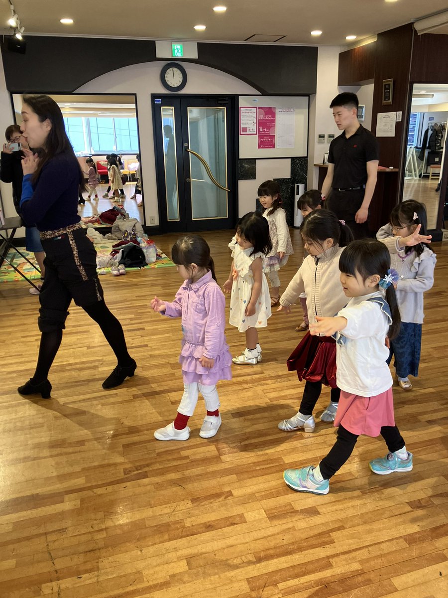 liberadance's tweet photo. 今日のキッズクラスは
友美先生も居るスペシャルレッスン🤩

みんな楽しみながらも、
一生懸命頑張ってました！✨️

 #キッズクラス #リベラダンス #ダンス #KIDSDANCE #LIBERADANCE #KIDS https://t.co/Rg3oJV0fEW