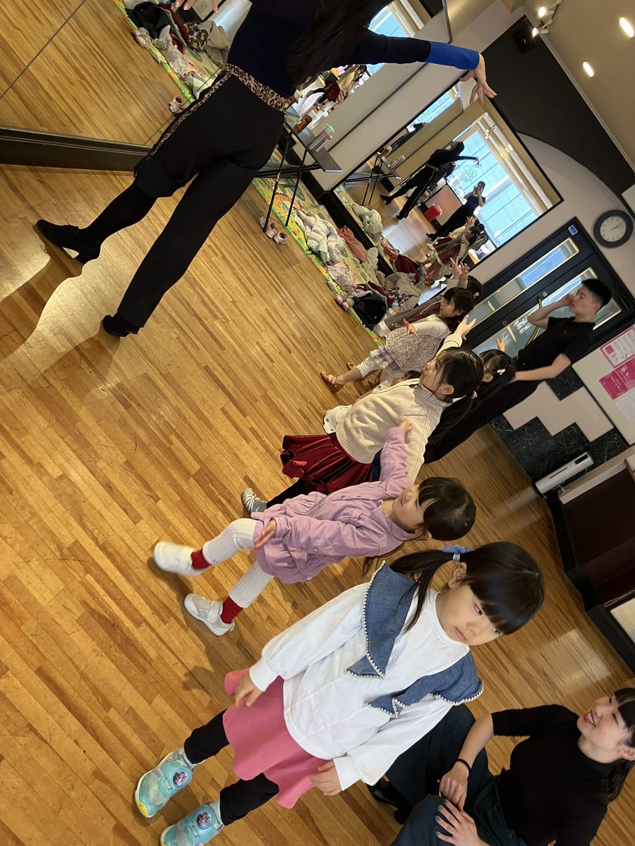 liberadance's tweet photo. 今日のキッズクラスは
友美先生も居るスペシャルレッスン🤩

みんな楽しみながらも、
一生懸命頑張ってました！✨️

 #キッズクラス #リベラダンス #ダンス #KIDSDANCE #LIBERADANCE #KIDS https://t.co/Rg3oJV0fEW