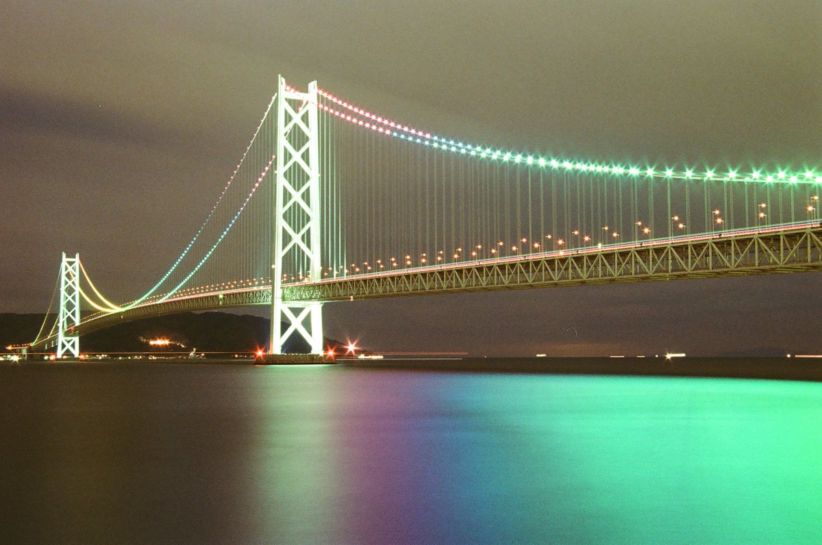 kazu1200_SR's tweet photo. 明石海峡大橋( 2月7日 )
※ 先月 https://t.co/sintixcNLC
画像 1・2 EF24-85mm F3.5-4.5 USM
画像 3・4 EF28-105mm F3.5-4.5 USM(初期型)
Kodak UltraMax 400
#キヤノン党でほめあいたい
#Canon
#EOS55
#コダック
#KodakUltraMax400
#兵庫県立舞子公園
#夜景 https://t.co/D89oWwdHlT