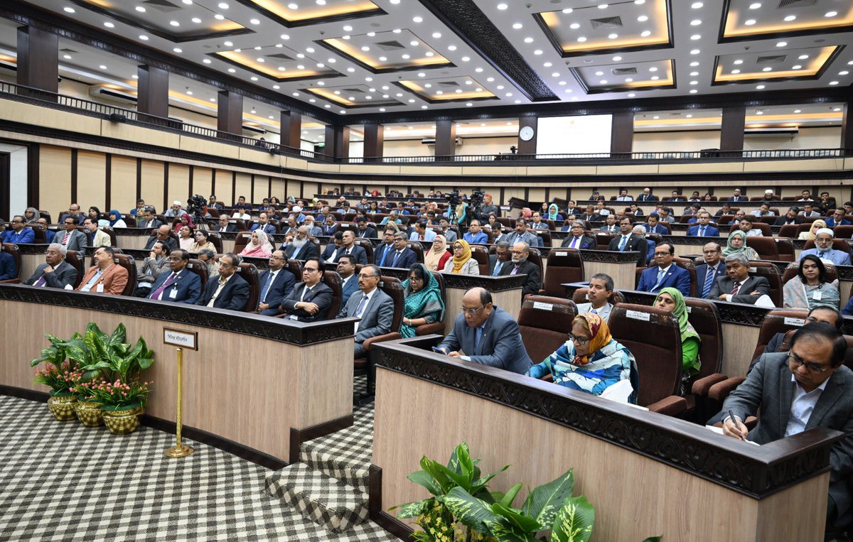ChiefAdviserGoB's tweet photo. Chief Adviser Professor Muhammad Yunus speaks at DC Conference 2025 at the Chief Adviser’s Office in Tejgaon, Dhaka, on Sunday, February 16, 2025.
#Bangladesh #ChiefAdviser https://t.co/FJ0VYAwWba