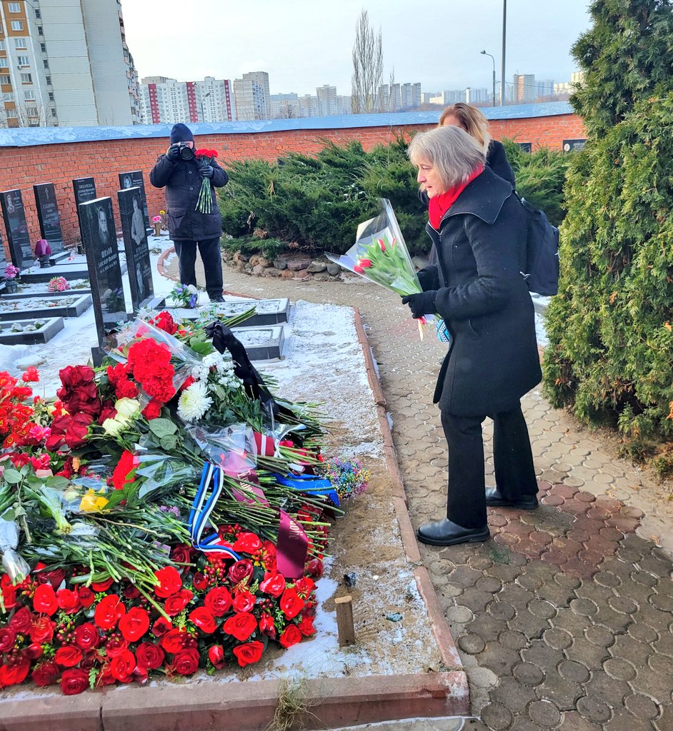 One year after the death of Alexei #Navalny, I laid flowers on his grave at the Borisovskoye Cemetery, along with other diplomats and Russian citizens.  He is gone, but the idea of a "beautiful Russia" -- democratic,  transparent, and at peace with its neighbours -- lives on.
