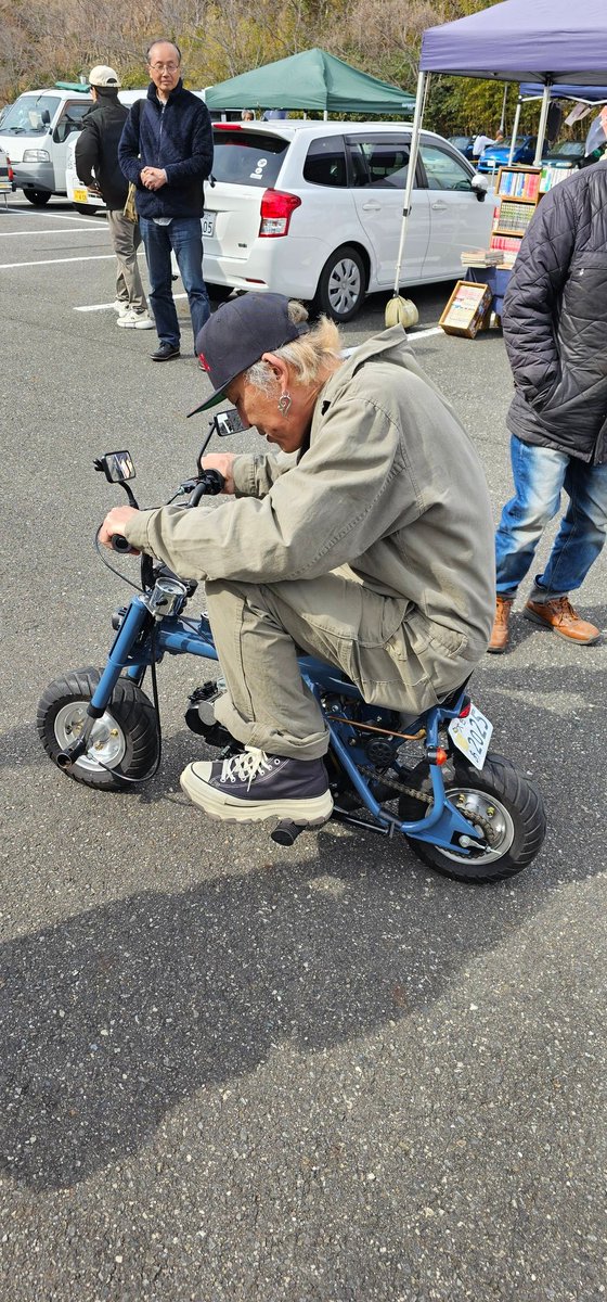 久能原付ミーティングに行って来ました。マルイチさんのバイク凄いっ!サイレントヒルワークスのサトシさんをコッソリ撮影。楽しかったです