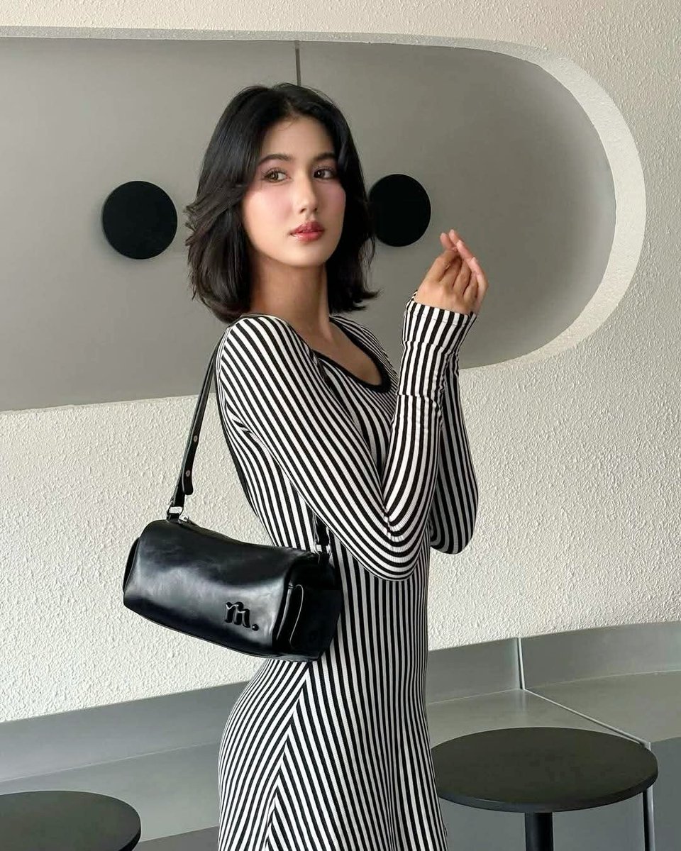 dow20121's tweet photo. 👜 🖤
#pinkploy_
#พิ้งค์พลอยปภาวดี https://t.co/UJTFy3O18q