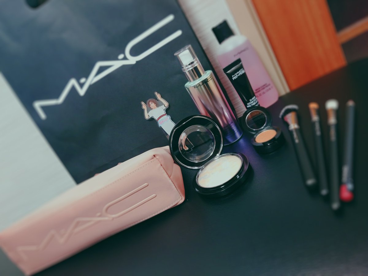 kousousyou's tweet photo. KA・I・SU・GI・TA＼(^o^)／
ずっと買おうと思ってたタイミングでインスタライブされたらねぇ🤭
#mactothefuture 14日発売なのにラス1滑り込みセーフ！
インスタント倶楽部👉 @mac_ryoko &amp; @masam1101 https://t.co/dPm9hAwoGK