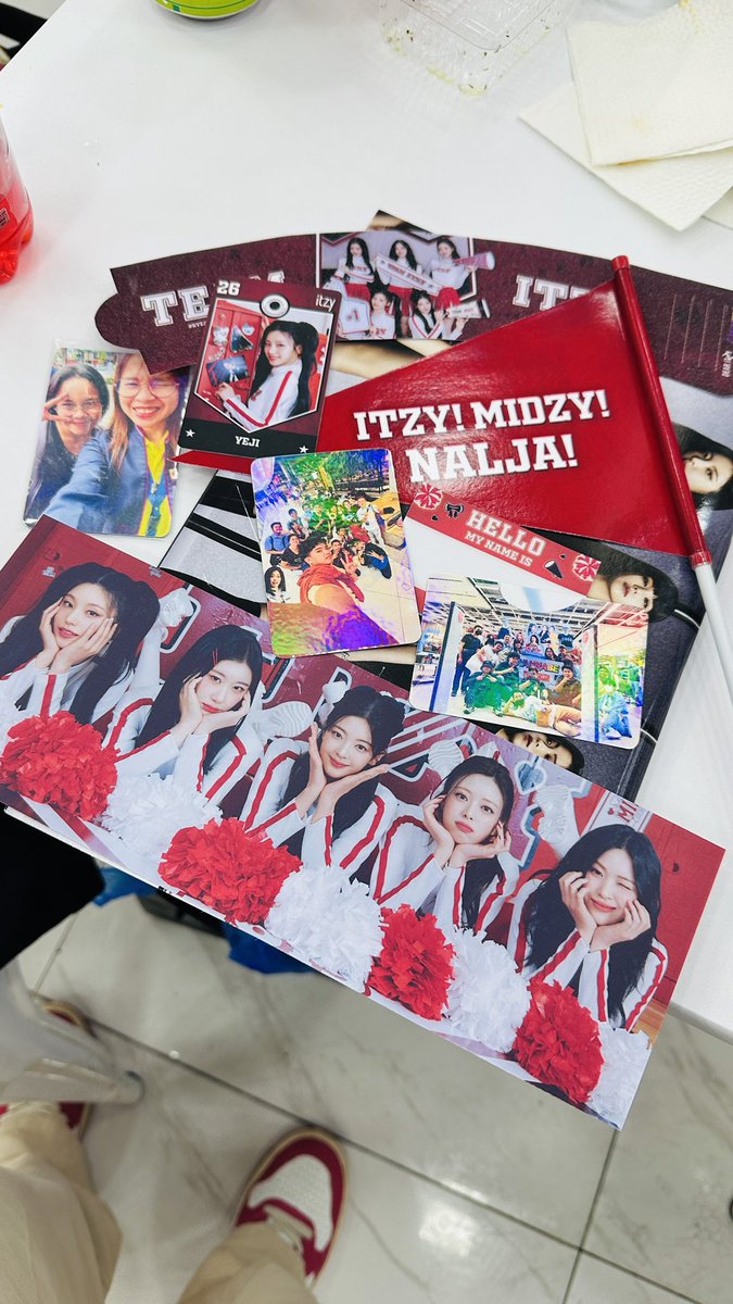 yhejina's tweet photo. 🖤

@dearitzy
#6thYearWithITZY
#DearItzyEvent
#ITZY_6th_Anniversary 
#있지의_날개는_믿지가_달아줄게 https://t.co/XkuIN0sDFU