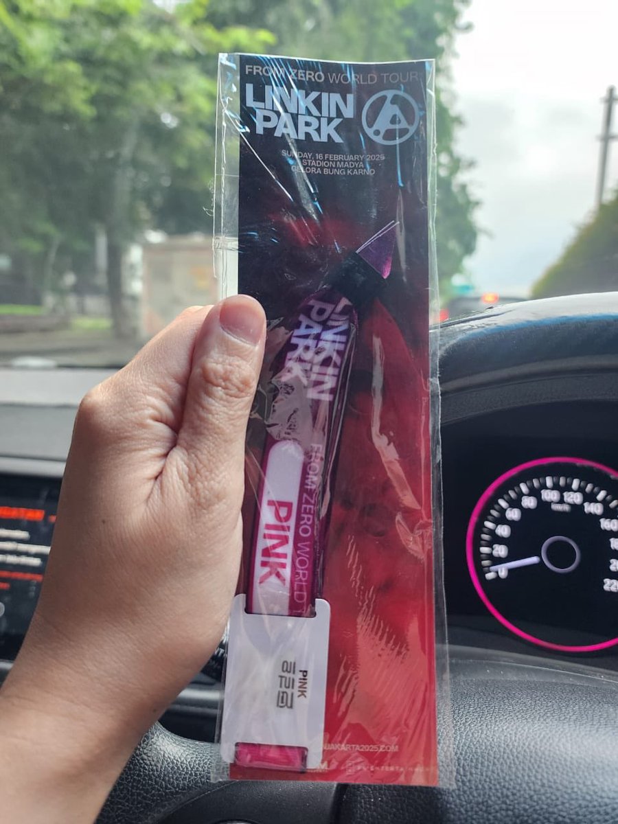 Jerrykids's tweet photo. WTS Linkin Park form zero world tour ticket, section Pink (cod seluruh jakarta) 2 juta aja https://t.co/P6Tqi4jEmb