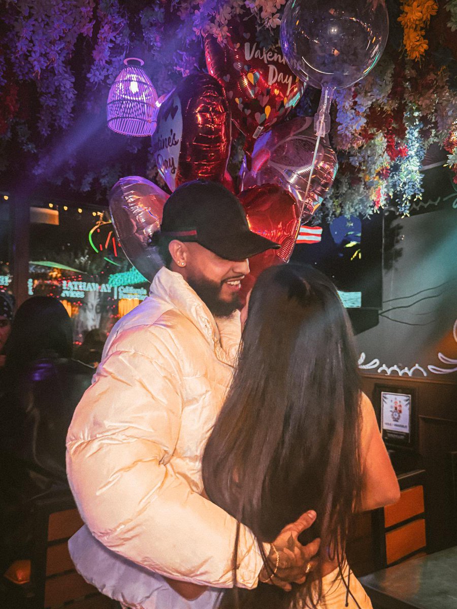 Al_Montenegro0's tweet photo. Por ti volví a creer que el amor geninuo y lindo existe ❤️te quiero negrito de mi vida 🫶🏻. https://t.co/Ibn5XhROMW