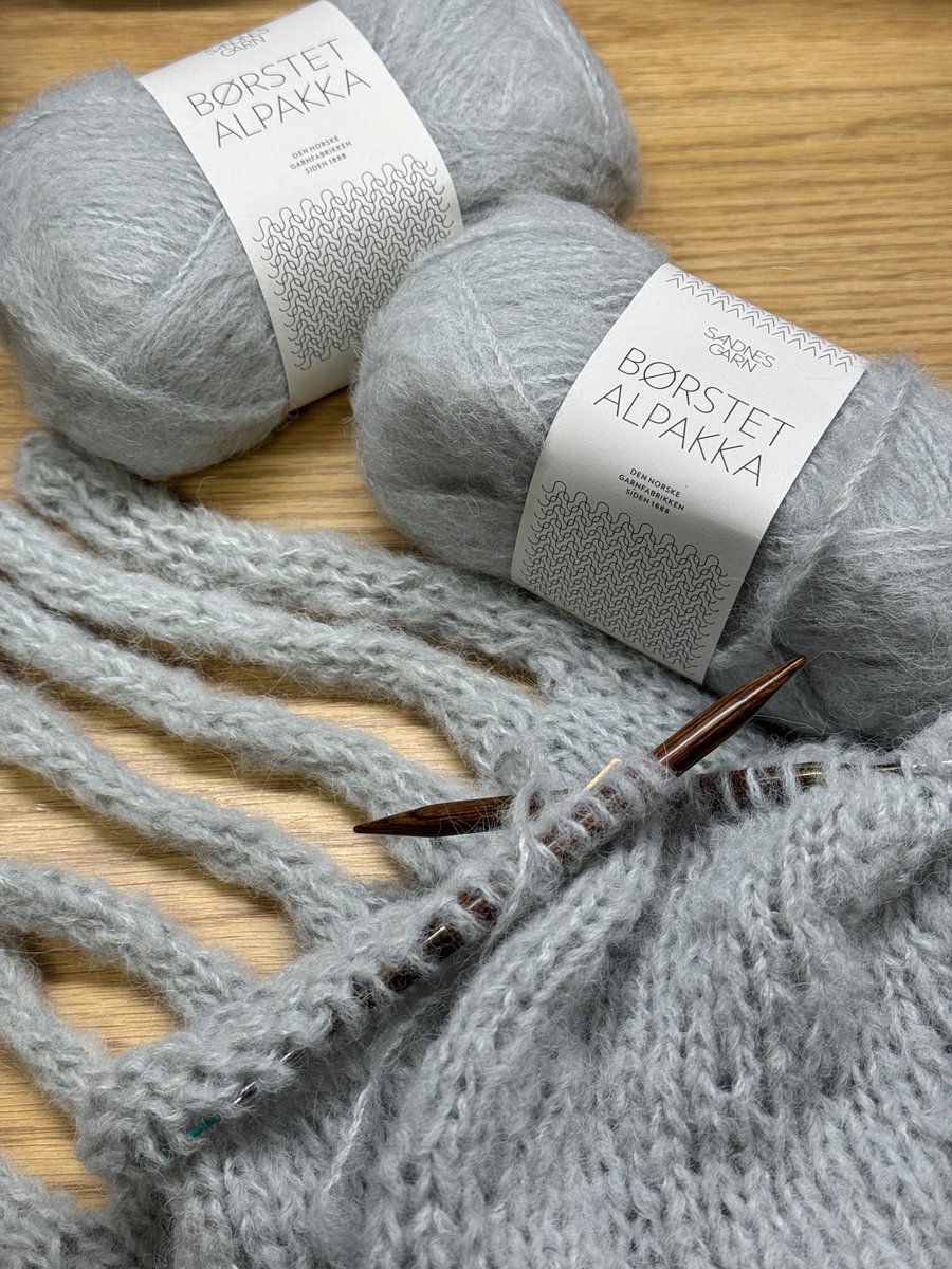 수세미만 듸지게 떠서 그런가 f.o한 편물이 베를린밖에 없음ㅋㅋㅋㅋㅋㅋ 포르테 낱개판매 존버도 성공하고👍🏻  뜨개해야 맘이 편함ㅋㅋㅋ