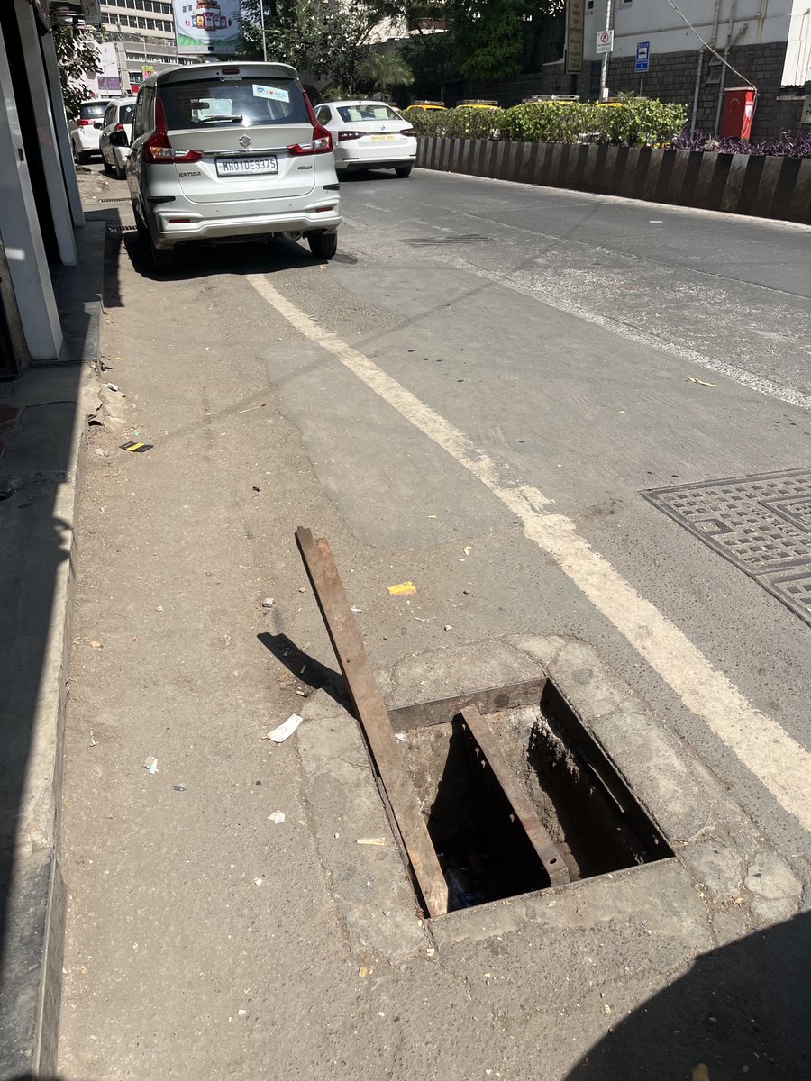 ⁦<a href="/mybmcWardD/">WARD D BMC</a>⁩ ⁦<a href="/mybmc/">माझी Mumbai, आपली BMC</a>⁩ 

Open manhole on 
40, Bhulabhai Desai Rd