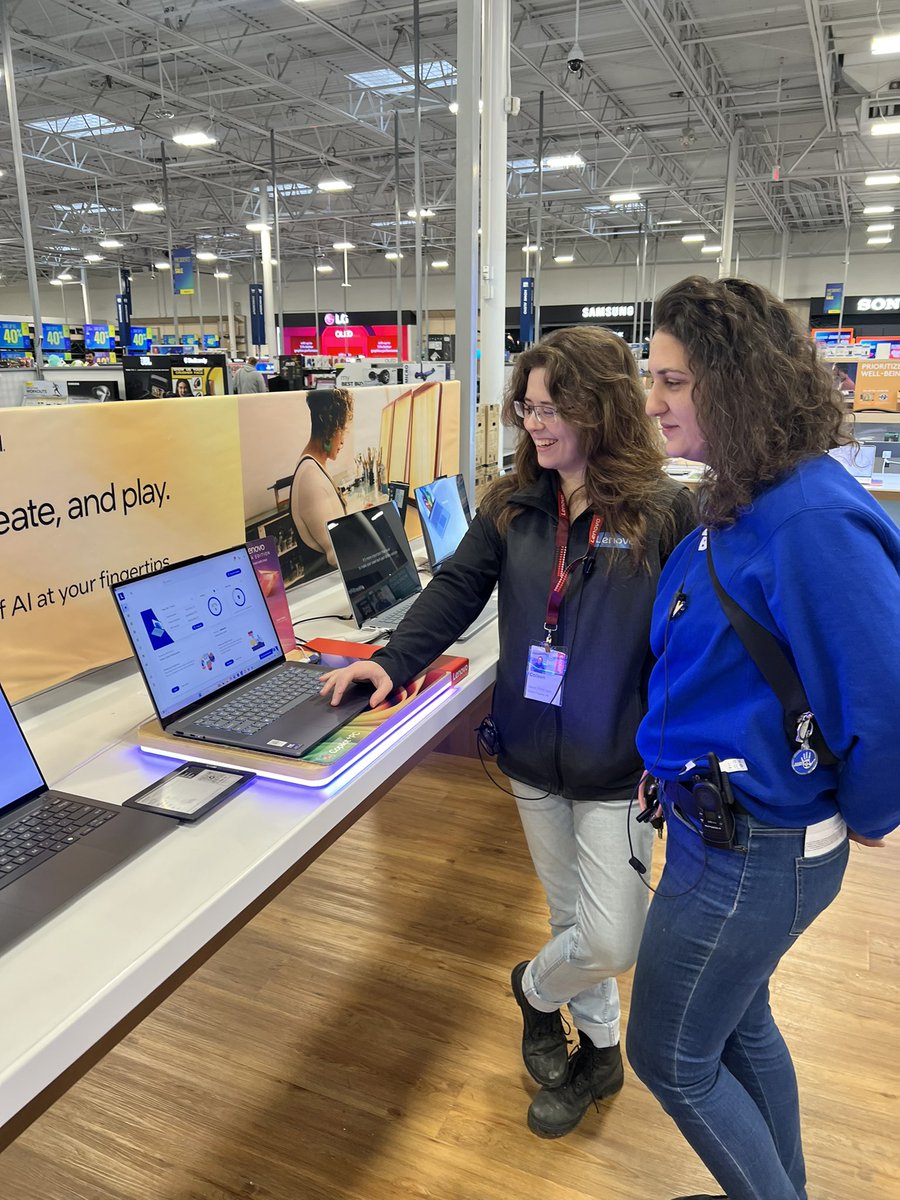 LGrandrapids's tweet photo. Talked all things Aura Edition with Michele

#premiumSTARS #wearelenovo https://t.co/wdiLykaVHq