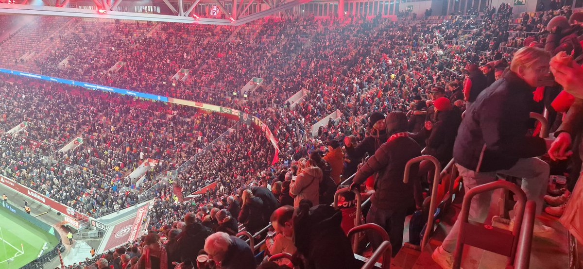RKVVSTEVO's tweet photo. Geesters voetbalgezelschap verovert Düsseldorf. 
https://t.co/gwhZ37066s https://t.co/8s7FT8NFTf