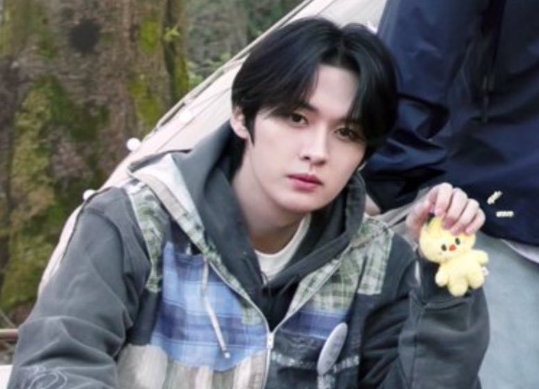 leeknow always looks after bbokari so well whenever felix isnt around 🥹