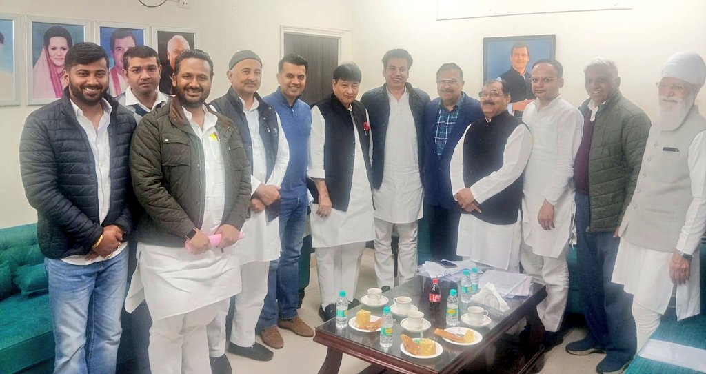 INCDelhi's tweet photo. दिल्ली कांग्रेस अध्यक्ष श्री देवेन्द्र यादव जी एवं दिल्ली कांग्रेस प्रभारी काजी निज़ामुद्दीन जी ने आज चाँदनी चौक एवं नई दिल्ली लोकसभा अन्तर्गत आने वाली सभी विधानसभा सीटों के चुनाव परिणामों का विश्लेषण किया गया।

साथ ही आगामी रणनीतियों और कार्ययोजनाओं के संबंध में विस्तृत चर्चा हुई।

इस दौरान इन सभी विधानसभाओं के कांग्रेस प्रत्याशी मौजूद रहे।