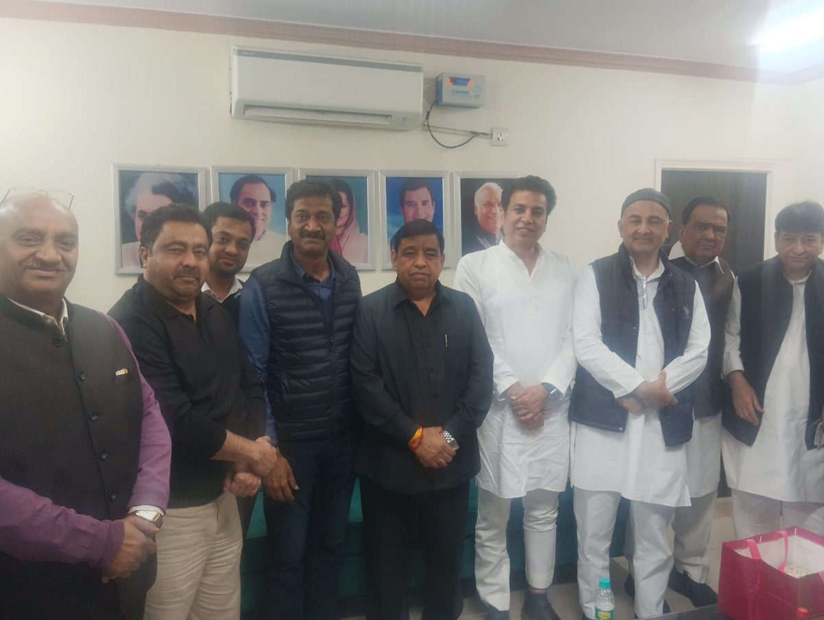 INCDelhi's tweet photo. दिल्ली कांग्रेस अध्यक्ष श्री देवेन्द्र यादव जी एवं दिल्ली कांग्रेस प्रभारी काजी निज़ामुद्दीन जी ने आज चाँदनी चौक एवं नई दिल्ली लोकसभा अन्तर्गत आने वाली सभी विधानसभा सीटों के चुनाव परिणामों का विश्लेषण किया गया।

साथ ही आगामी रणनीतियों और कार्ययोजनाओं के संबंध में विस्तृत चर्चा हुई।

इस दौरान इन सभी विधानसभाओं के कांग्रेस प्रत्याशी मौजूद रहे।