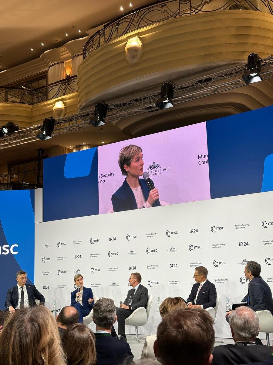 And the next morning the new PM of #Iceland ⁦<a href="/KristrunFrosta/">Kristrún Frostadóttir</a>⁩ performed brilliantly in a ⁦<a href="/MunSecConf/">Munich Security Conference</a>⁩ panel on #security in #Europe 50 years after the #Helsinki Agreement. Explaining clearly the interest and vision of Iceland.