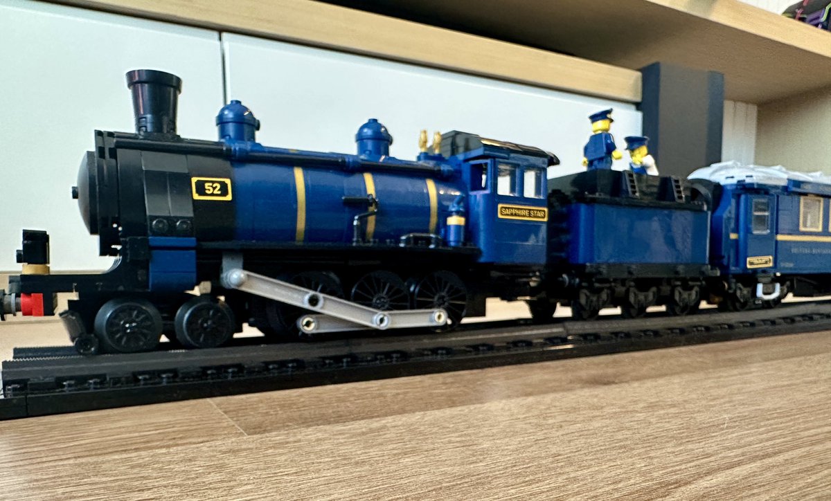 Bu haftasonu aktivitesi için sabahın köründe uyandırıldık 😊 Bitti ama güzel oldu. 

#legotrain #legotrains #orientexpress #legoorientexpress