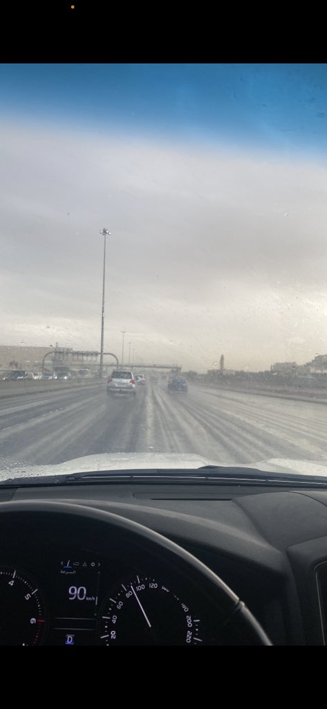 خلّك مثل رش المطر تشرح البال 
   • لا هلّت مزونه تسر الخاطر