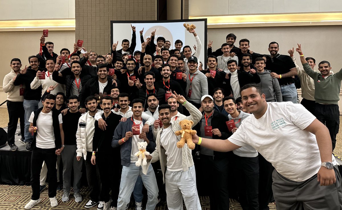 رجال الوحدة الطلابية و الذين اعتبرهم اعضاء الاتحاد الوطني بامريكا 

شكراً لكم بحجم السماء على نجاح هذا الملتقى

وتثبت الوحدة الطلابية يوماً بعد يوم بأن الانتخابات ليست الغاية 

بل الغاية إسعاد طلبة وطالبات امريكا 

🔴🔴🔴🔴
#الوحدة_الطلابية