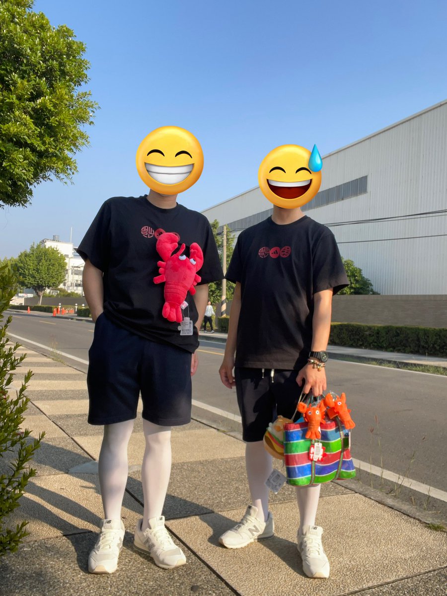 由義大利設計師 西當普利斯設計的龍蝦裝

#絲襪 #褲襪 #白褲襪 #褲襪愛好者 #男生穿褲襪 #mantyhoseinpublic #maninpantyhose #pantyhose #whitepantyhose #mantyhose #stockings #tight