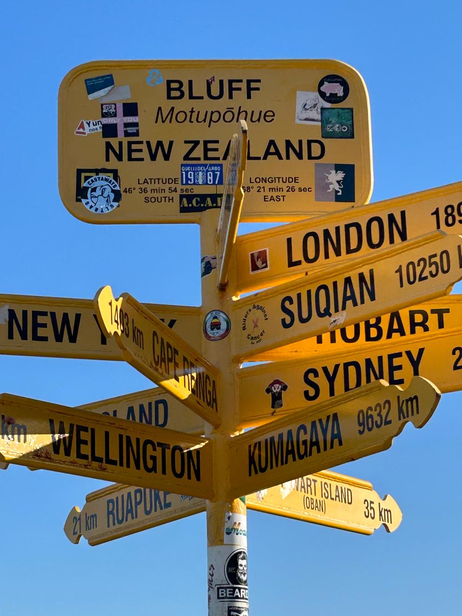 FrankDecorte's tweet image. Day 32 The end is near.
#KarelSabbe is in his last 10km of #TeAraroa.
The #FKT is for the Belgian dentist.
We're proud not only for Karel but also for the crew who supported him for 3100km