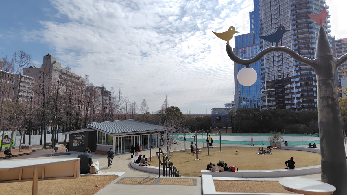 OrmWxt's tweet photo. 青空の下、神戸の街を散策すると気持ち良かったです。

#神戸 #旧居留地 #フラワーロード #東遊園地 #EAT LOCAL KOBE #FARMARS MARKET https://t.co/8ZdZKRxfwm