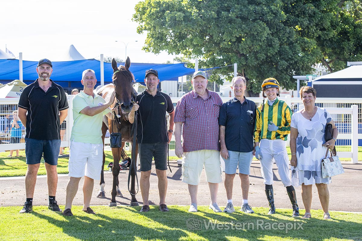 DASHING ERIKA - Bunbury Sun 16th February
<a href="/BunburyTurfClub/">Bunbury Turf Club</a> #WesternRacepix #BunburyRaces      

More 📸 westernracepix.com