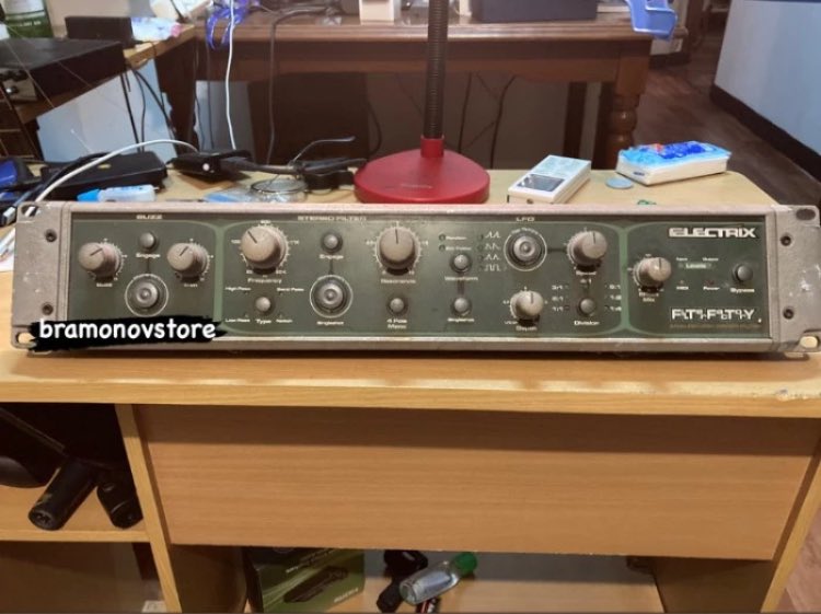 FOR SALE gan!

Update harga daripada nganggur ni barang, Electrix Filter Factory, efek lucu dan langka nih. Batangan Only. Harga dibandrol 1.650.000 rupiah saja. Toko ijo ready ya gan!