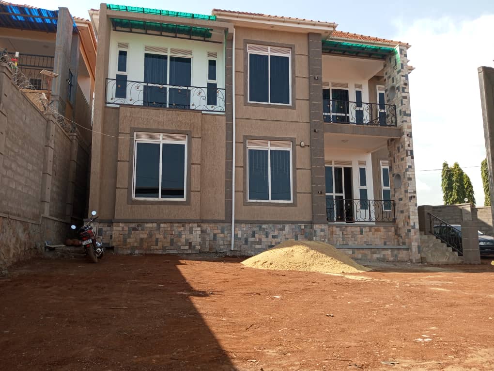 shukranproperty's tweet photo. Lake View Brand New Flat House For Sale
Located in Kajjansi On Entebbe Road
Having #6bedrooms #5bathrooms 3 sitting rooms,large dining room and modern open kitchen and 2 boy's quarters
Seated on #20Decimals with private mailo land title
Priced at #850m Ugx
: 0706592177 https://t.co/se2S2SqEg7