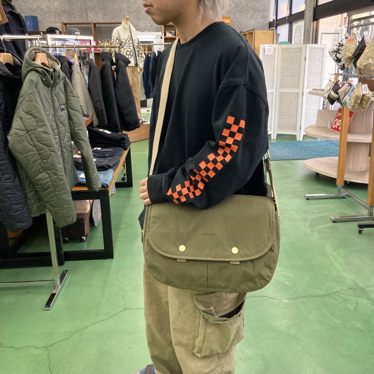 AmeproBaybrook's tweet photo. BARBOURより春物ショルダーバッグが入荷です( ᐙ )( ᐙ )( ᐙ )

#baybrook #amepro #fashion #kumamoto #barbour #ベイブルック #アメプロ #ファッション #熊本 #バブアー https://t.co/lVqZHecPKH