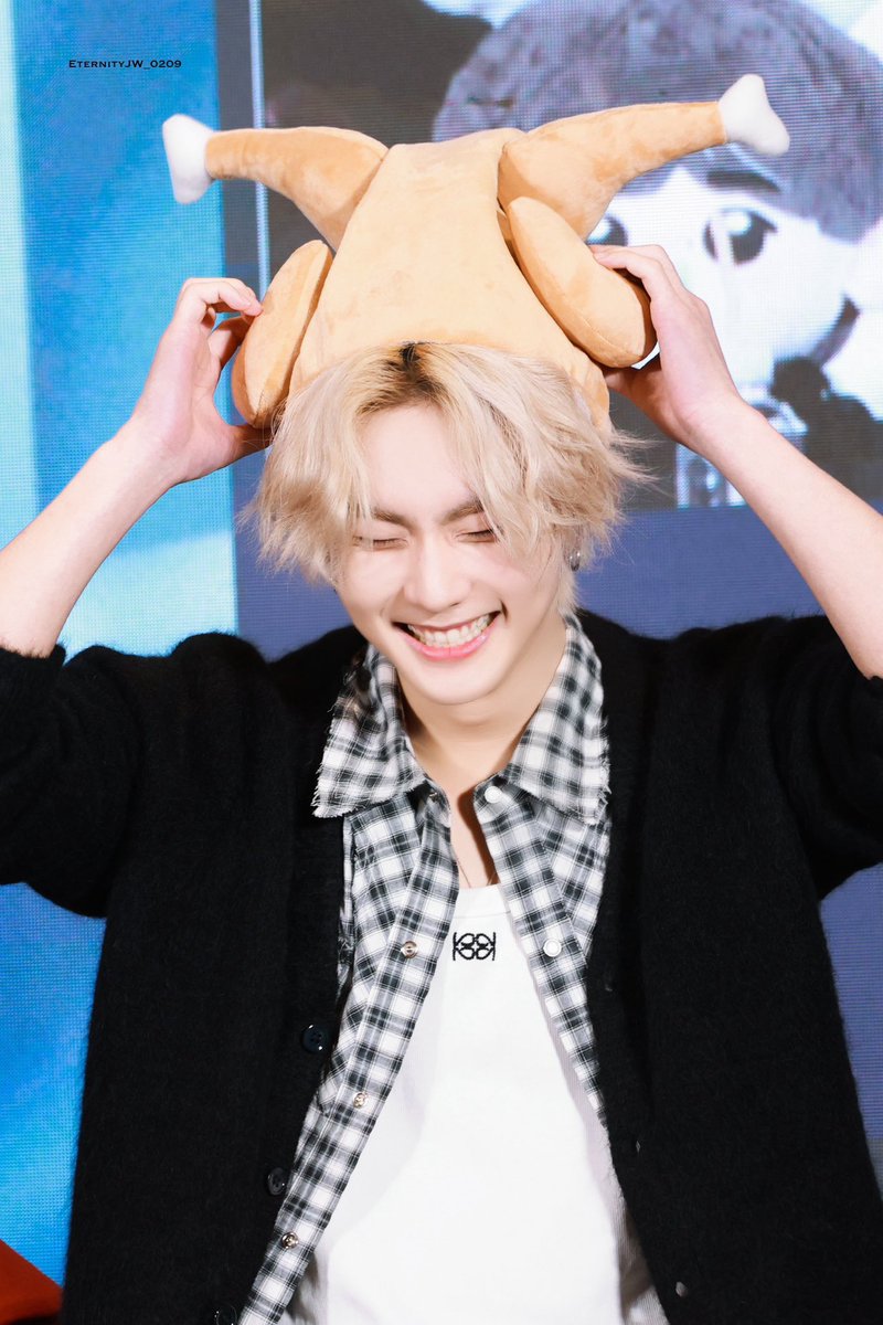 이거 보니까 아이랜드때 어깨춤추던 양정원 생각난다.. 언제 이렇게 컸니..