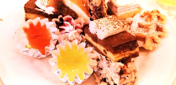 人生初スイパラですコーヒーのケーキがいっちゃん美味すぎたもうしばらく甘いものはいいです)) 