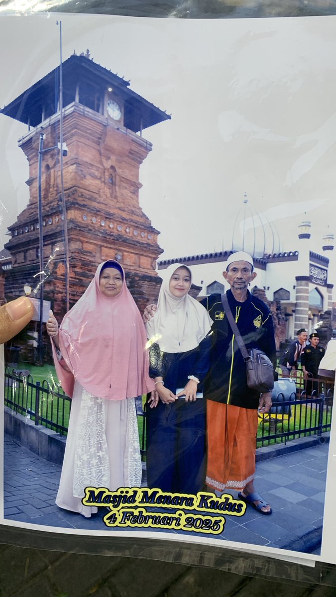 khoiirr_'s tweet image. memasuki usia ngalor ngidul with ibu bapak🤍