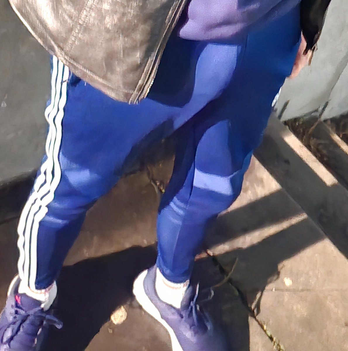 vtrackies's tweet photo. Toujours une autre pour venir s'en occuper 🍆💦 https://t.co/p5TVsVxrai