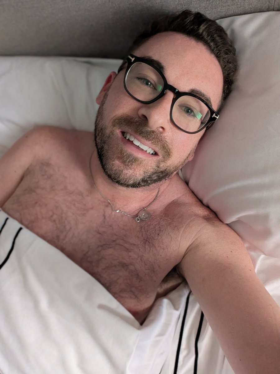 There's something special about the first night back in your own bed with fresh bedding! It feels completely different. Happy Sunday 😊