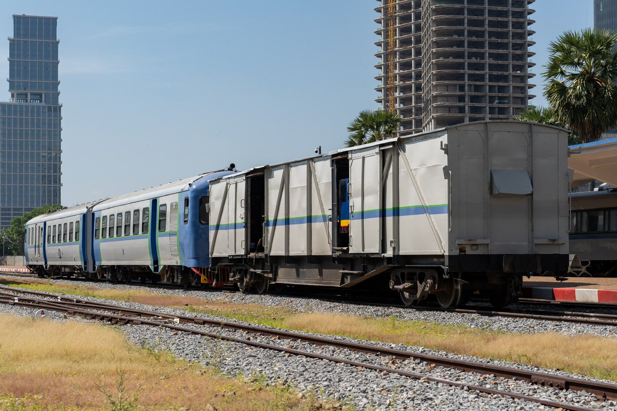 JR北海道カラーに塗り変わったポルポト気動車 共産党時代は政府専用