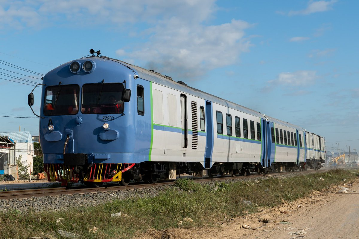 JR北海道カラーに塗り変わったポルポト気動車 共産党時代は政府専用
