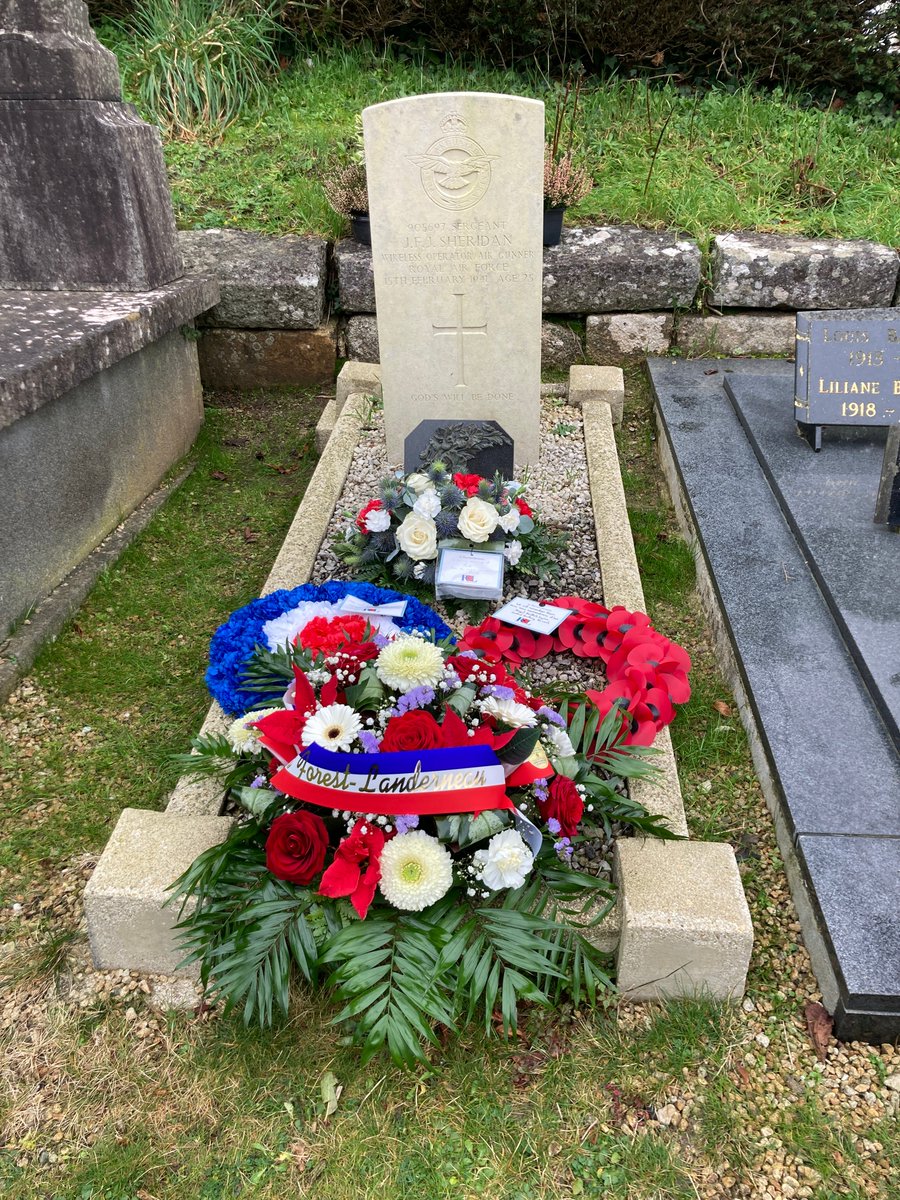 BrittanyRememb1's tweet photo. #OTD  We remember Jack Sheridan. Lost 81 years ago aged 25. Last minute replacement rear gunner in a Beaufort. He did not even know the crew. He was the only casualty.  Bottom left in this family photo @CWGC https://t.co/cFGBbVIAHk